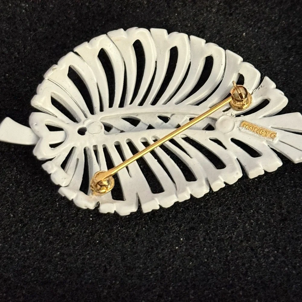 Vintage Monet White Enamel Leaf Brooch 60s-70s Openwork Design‎